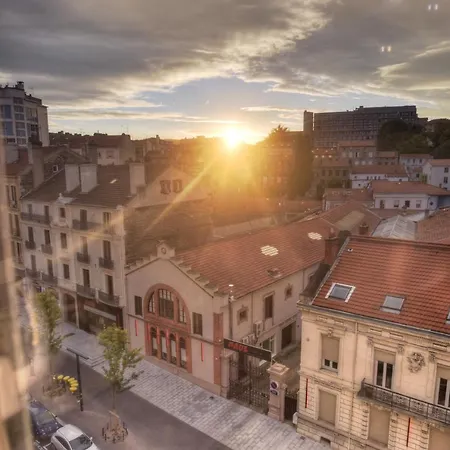 Seasons - Etienne Centre - Gare Chateaucreux * Saint-Etienne (Loire)